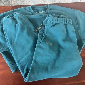 Set Active crop crew neck sz XL and sweatpants size L set. New with tags.